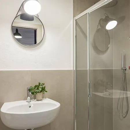 Casale The Place 6&4, Emma