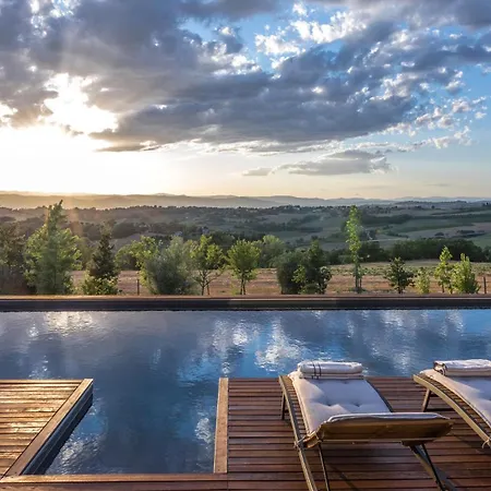 Casale The Place 6&2, Emma Petroro