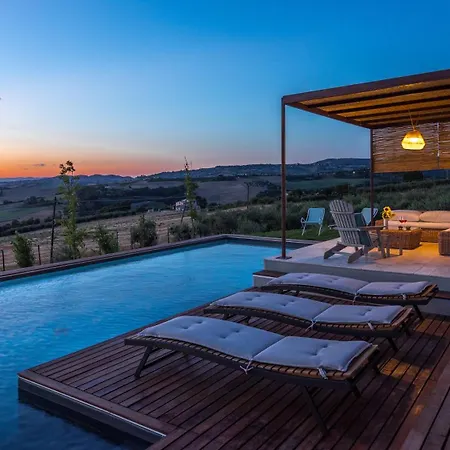 Casale The Place 6&4, Emma Villa Petroro