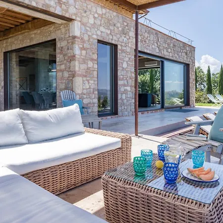 Casale The Place 6&2, Emma Petroro