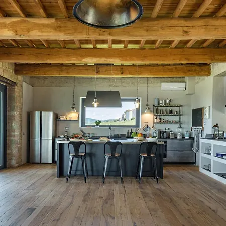 Villa Casale The Place 6&2, Emma Petroro