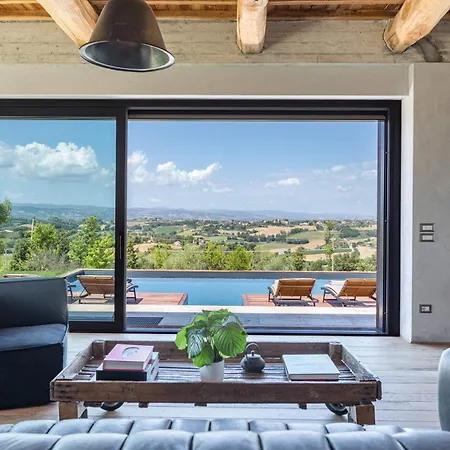 Casale The Place 6&2, Emma Petroro